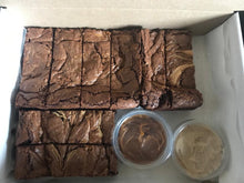 Load image into Gallery viewer, Brownie Dipping Box - 4 x Biscoff and 4 x Kinder Slices
